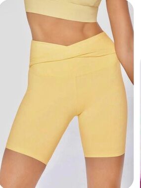 Old Navy Extra High Rise Yellow V-Front Bike Shorts (NWT)